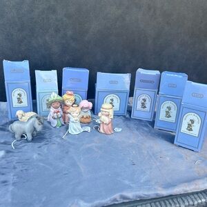 Heavenly blessing Avon 1986 nativity collection set